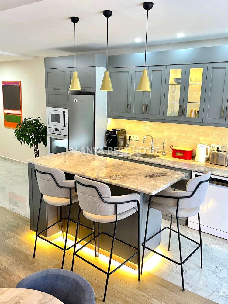 AVSALLAR'DA ÖZEL TASARIM 2+1 LÜKS EŞYALI SİTE İÇERİSİNDE SATILIK DAİRE